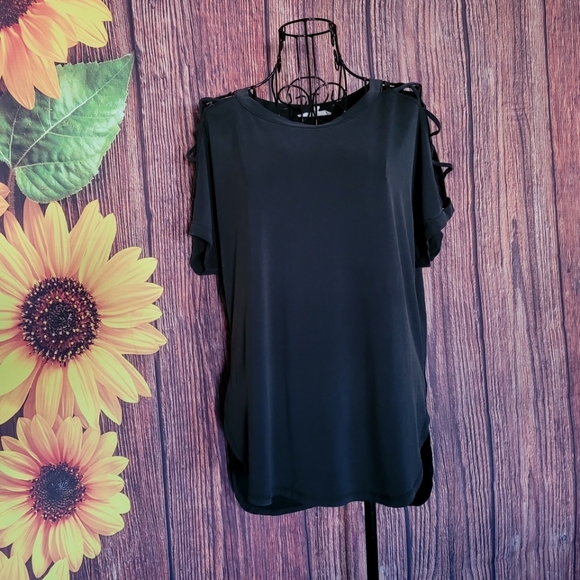 Carmela High-Low Cage Weave Sleeves Top - Picture 2 of 6